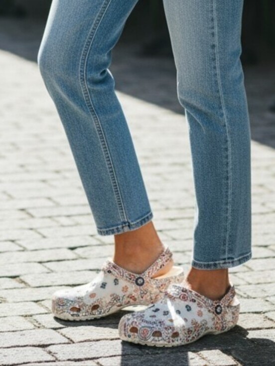 CROCS Shoes - Crocs Classic Clog Graphic White Americana Paisley Print Size 9